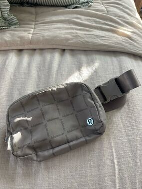 Lululemon - Lightweight Belt Bag